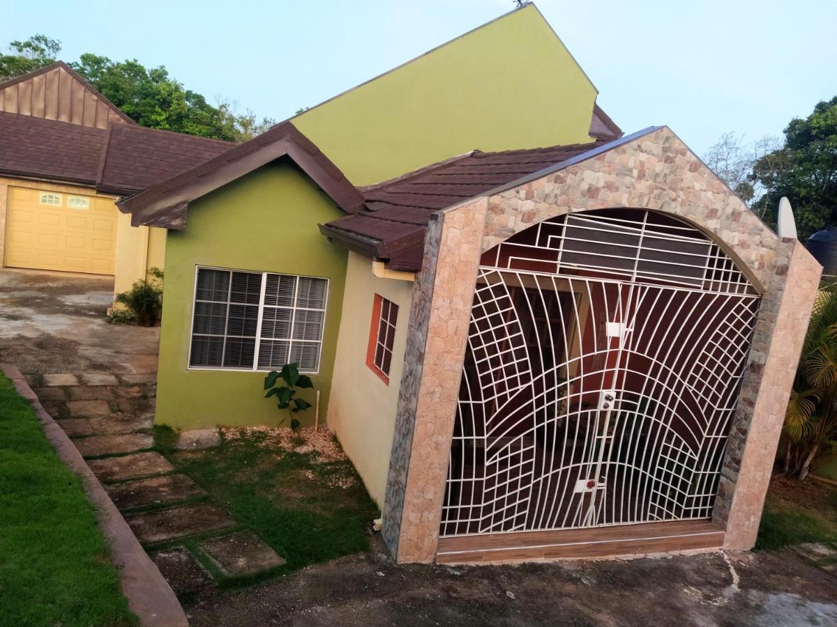 Gables Vacation Rentals With Private Gated Parking Onsite Knockpatrick Екстериор снимка