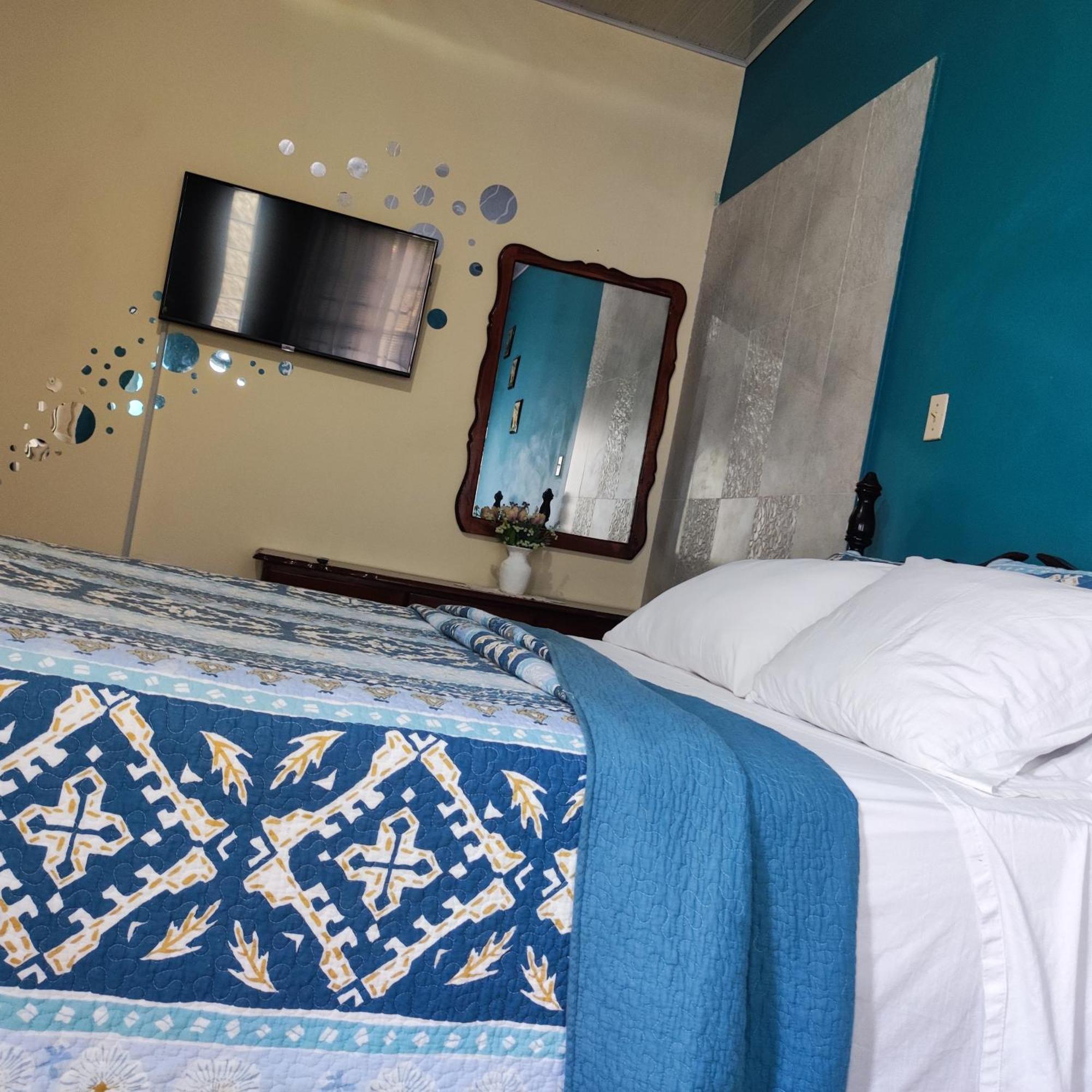 Gables Vacation Rentals With Private Gated Parking Onsite Knockpatrick Екстериор снимка
